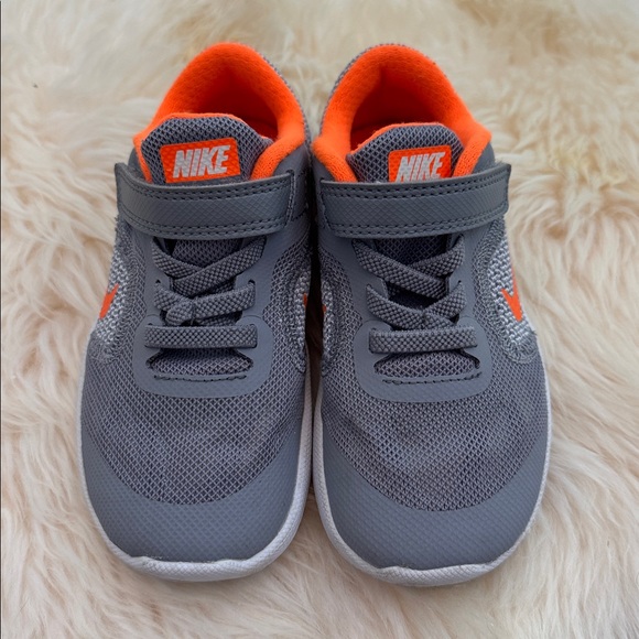 Nike Shoes - Picture 2 of 6